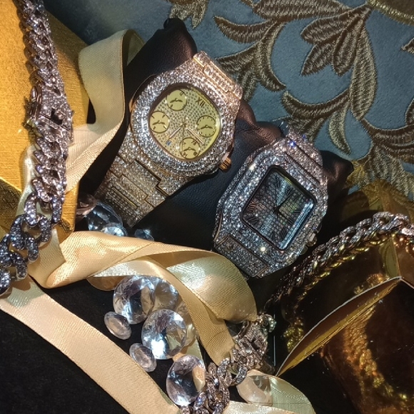 Luxury Gold and Silver Diamond WatchesFour pieces Dazzling Short 18